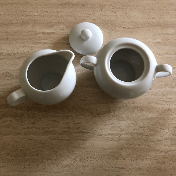 🎉Host Pick🎉NWOT 10 Strawberry Sugar & Creamer - Picture 2 of 6